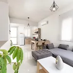 Modern Urban Retreat 科斯镇